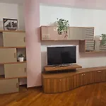 Queen Chic Apartment 2