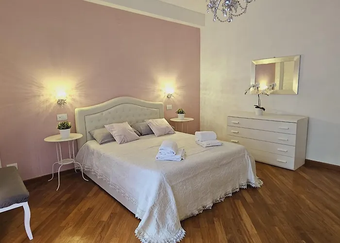 Queen Chic Apartment 2